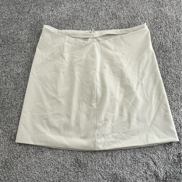 Oak & Fort. MINI SKIRT WITH CUTOUT WAIST. NWT - Picture 6 of 10